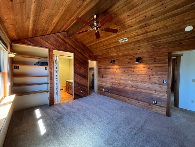 Building Photo - Custom Rustic 4-Bdr on beautiful 5 acres with Greenhouse in Sisters!