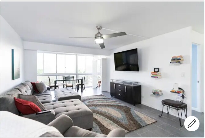 Building Photo - 2575 Kuhio Ave