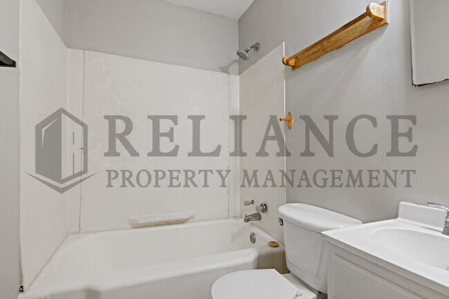 Building Photo - 1422 S Meridian Ave