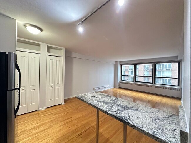 Building Photo - 4180 N Marine Dr