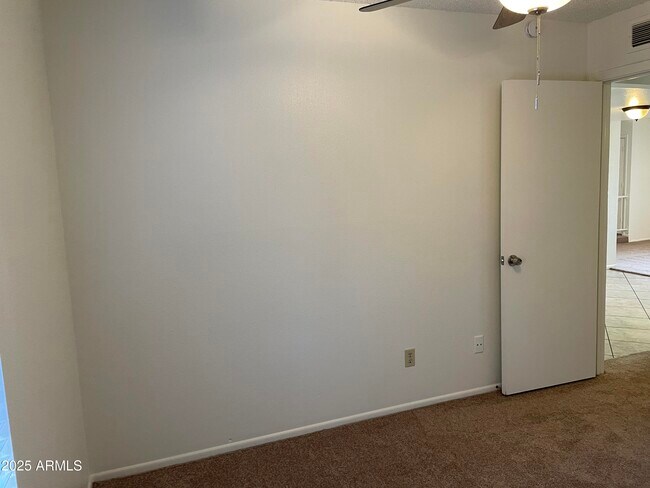 Building Photo - 10014 N 44th Dr