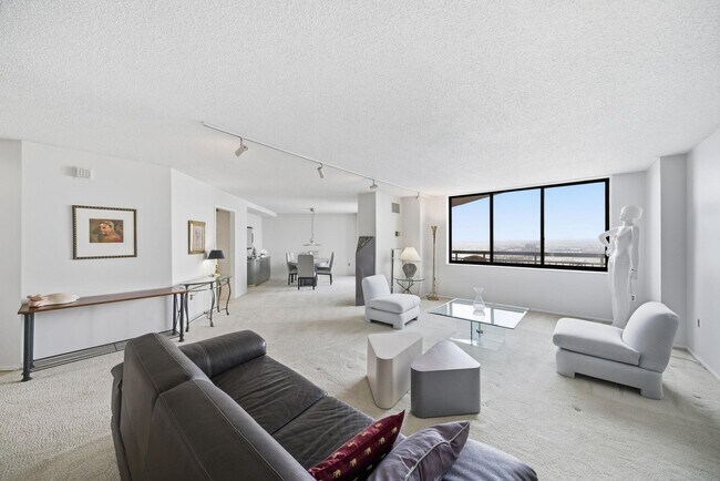 Building Photo - 2103 Harmon Cove Tower
