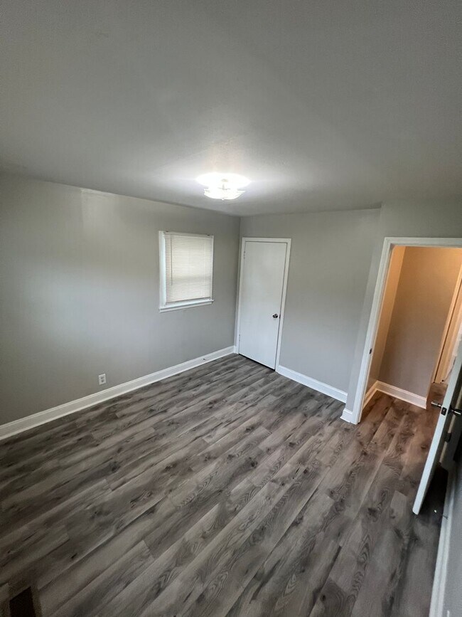 Building Photo - Beautiful 3 Bedroom 1 Bathroom Home