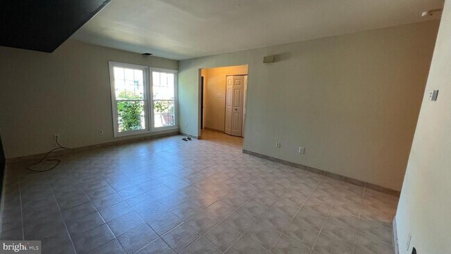 Building Photo - 744 Summit Chase Dr