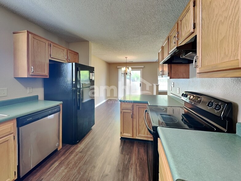 Building Photo - 412 E Pine Ridge Dr