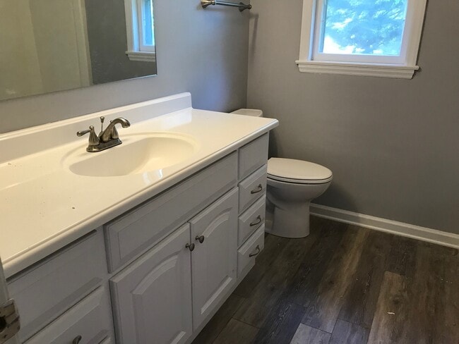 Building Photo - 3 Bedroom 2.5 Bath 2 car garage Fully updated home for rent in Gibsonville with  Granite counter ...