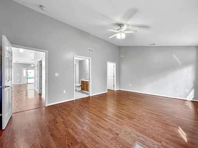 Building Photo - Beautiful 2 Beds 1.5 Bath Villa