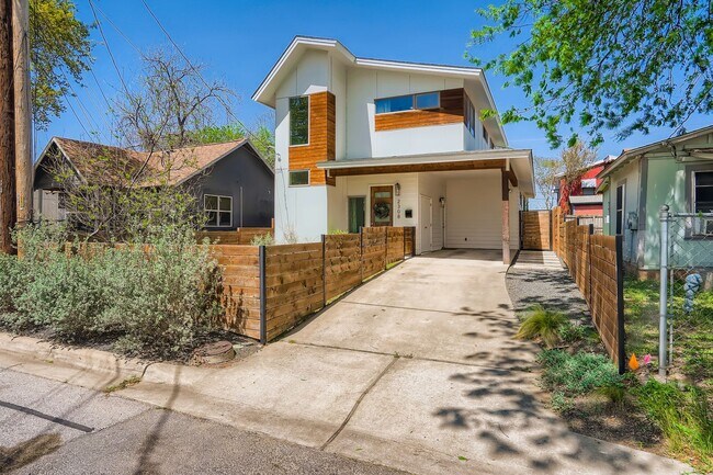 Building Photo - Home for Lease In East Downtown Austin Holly District