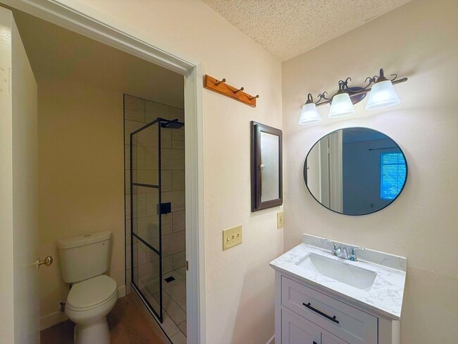 Building Photo - Charming 1 Bedroom Condo in Stoney Brook