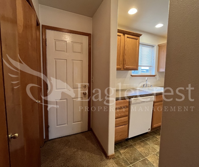 Building Photo - 1914SUNSET