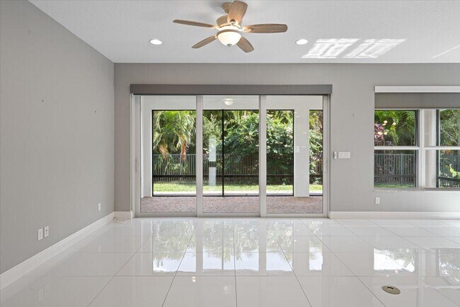 Building Photo - 10017 SW Oak Tree Cir