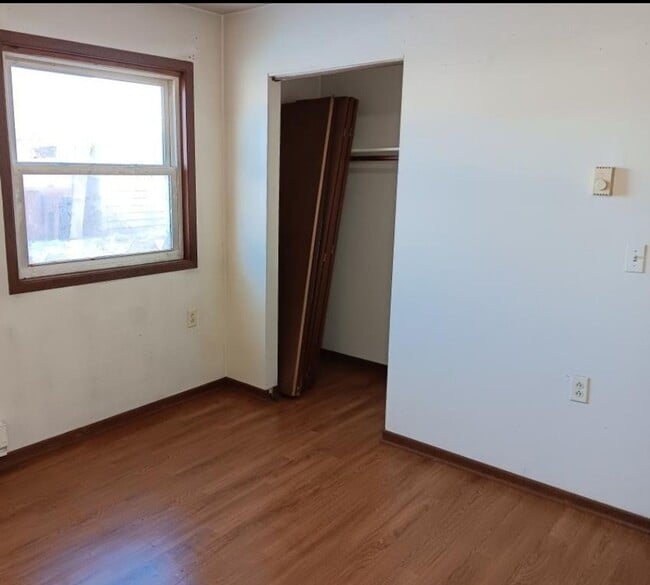 Building Photo - Pleasantville