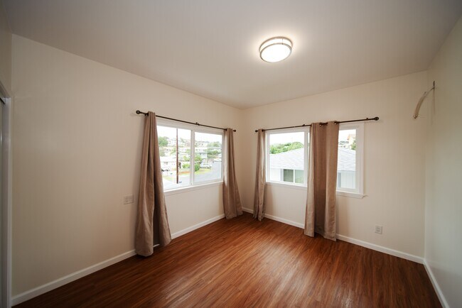 Building Photo - 1314 Hoohulu St