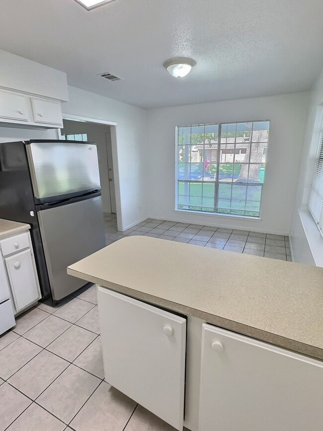 Building Photo - 3-Bedroom Home Near Downtown Ocean Springs in the Golf Cart District