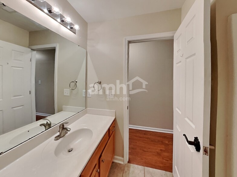 Building Photo - 227 Mott Rd