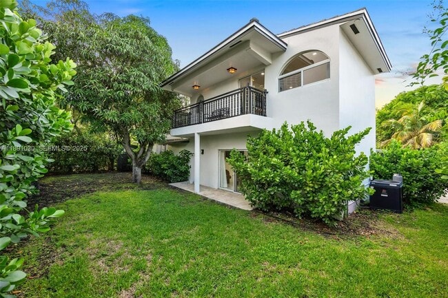 Building Photo - 1651 SW 13th Ave