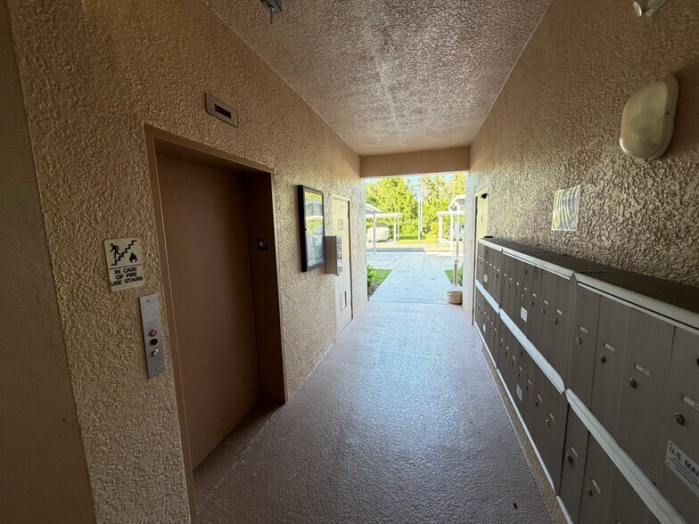 Building Photo - 8550 Kingbird Loop