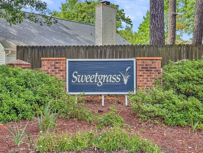 Building Photo - Coastal Convenience in the Heart of Mount Pleasant