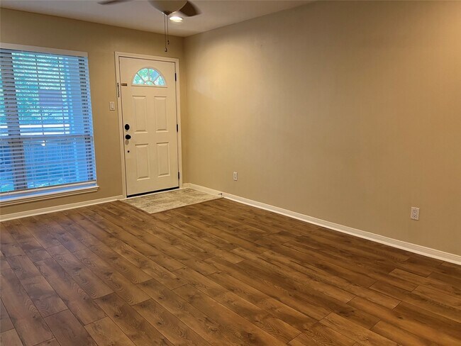 Building Photo - 837 Wax Myrtle Ln