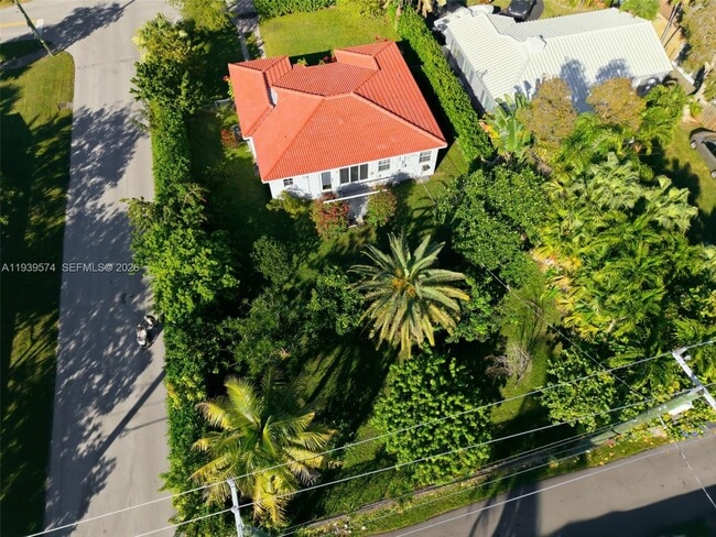 Building Photo - 1538 Funston St