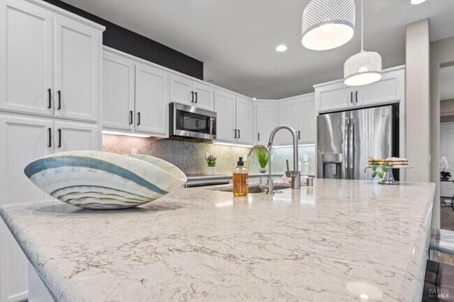 Building Photo - 343 Silver Ridge Dr