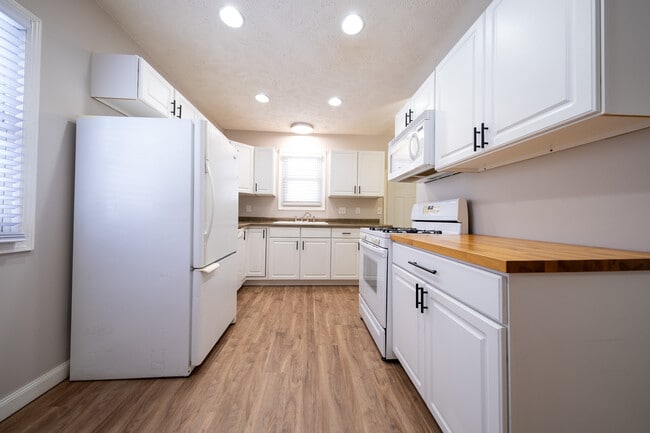 Building Photo - 3531-2 1/2 2 1/2 St NE