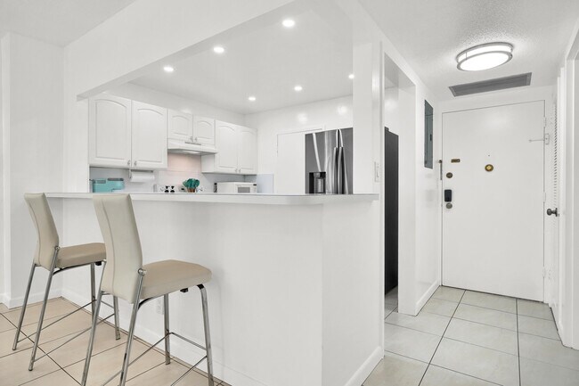 Building Photo - 3725 S Ocean Dr