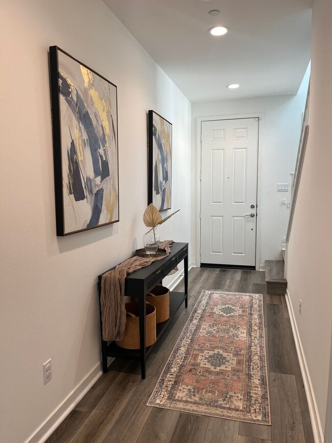 Building Photo - Beautiful Town-Home Bedford Community!