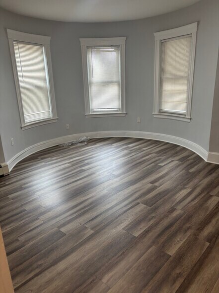 Building Photo - 412 Talbot Ave