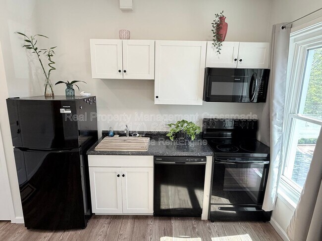 Building Photo - 104 E Main St