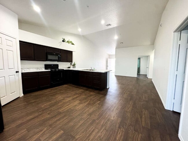 Building Photo - "Charming 3-Bedroom, 2 Bathroom Home in Yuma!"