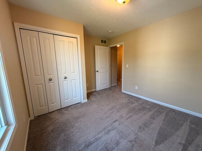 Building Photo - 3050 Ledgestone Pl NE