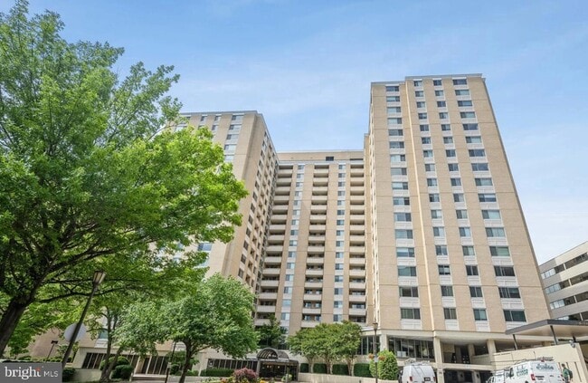 Building Photo - 4601 N Park Ave