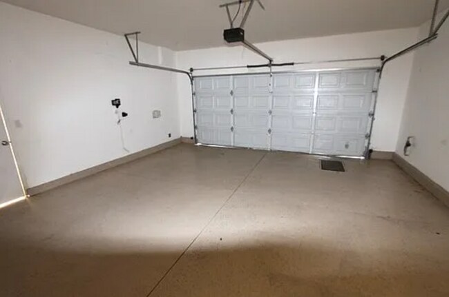 Building Photo - 40269 Miklich Dr