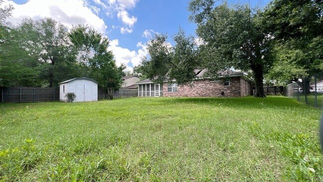 Building Photo - 903 Milroy Dr W