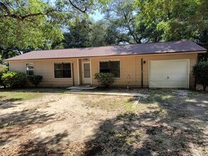Building Photo - 3 Bedroom 2 Bath Home