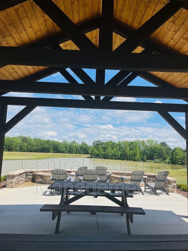 Building Photo - 248 Bonifay Dr