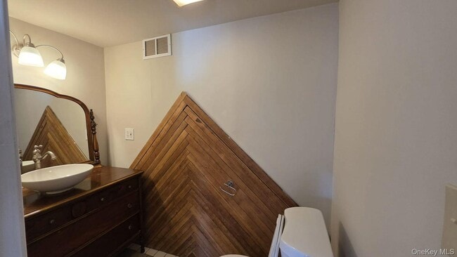 Building Photo - 882 NY-52