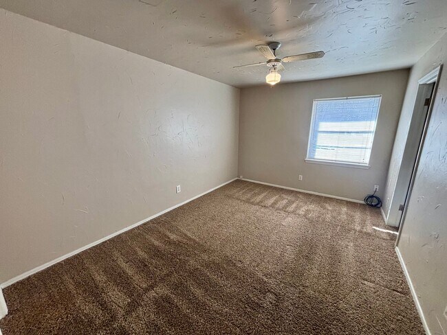 Building Photo - Three Bedroom Home in Tuttle! NEW PHOTOS C...