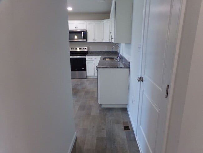 Building Photo - 3 bedroom, 2.5 Bathroom Townhouse in Gray's Pointe Neighborhood