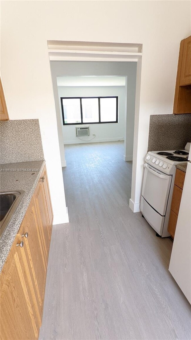 Building Photo - 811 81st St