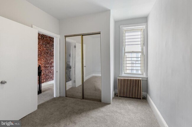 Building Photo - 2341 Watkins St