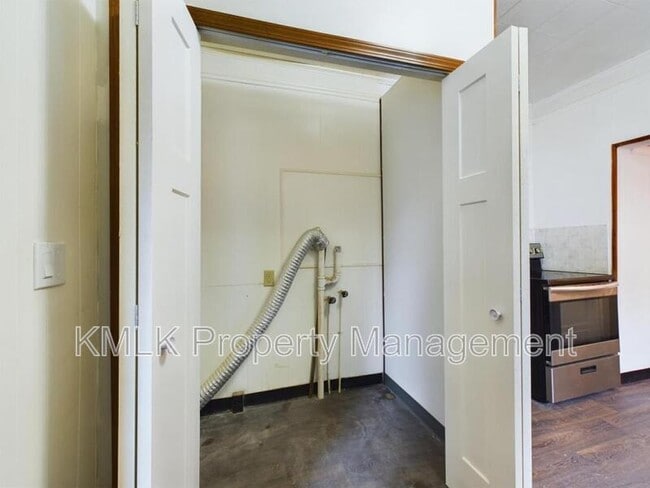 Building Photo - 1128 Cordova Ave