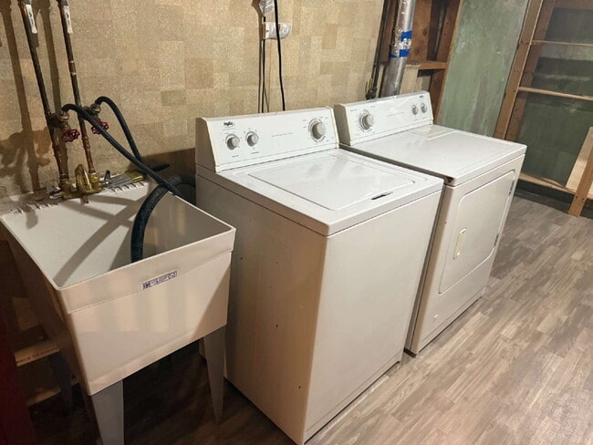 Building Photo - 3-Bedroom Home in Royal Oak – 1242 Sq. Ft....