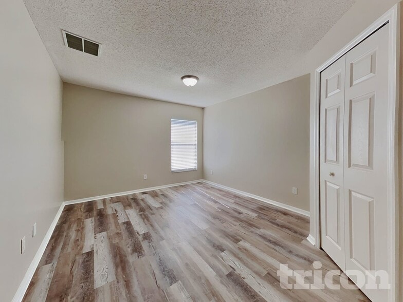 Building Photo - 910 Albertville Ct