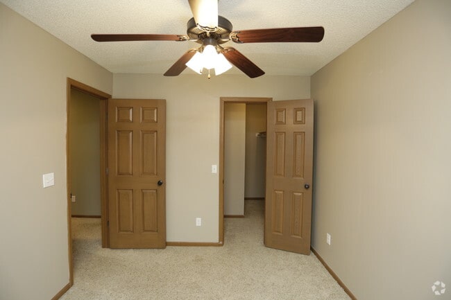 village at west end apartments lawrence ks