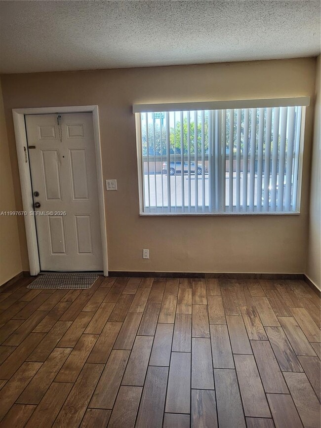 Building Photo - 1611 Green Ln