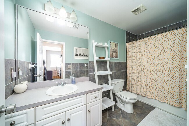 Building Photo - 233 Monroe St