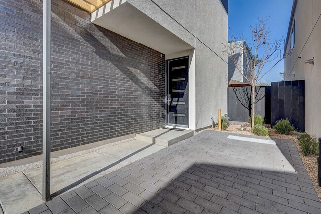 Building Photo - Available Modern Long Term Unfurnished hom...