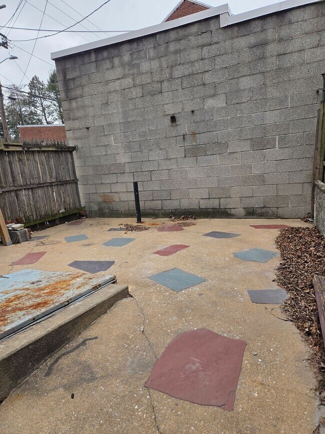 Building Photo - 28 S Hartley St